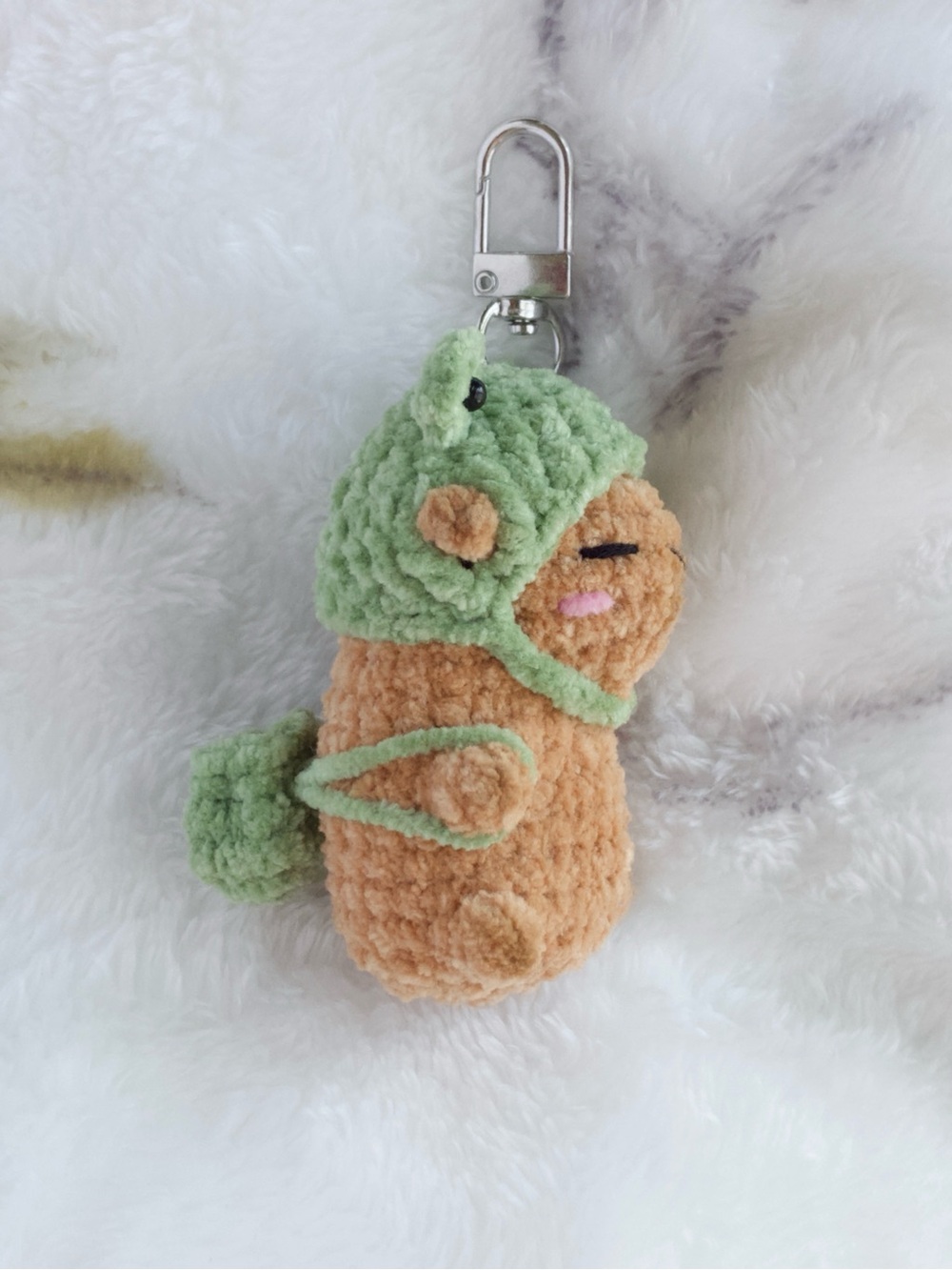 Crochet Frog Capybara Keychain - Picture 4 of 6